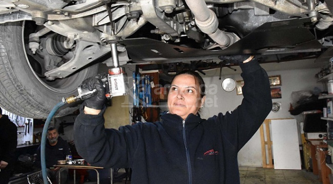 Sanayinin kadın tamircileri, eşlerinden öğrenip usta oldu