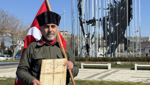 Şehitler için kilometrelerce yürüyor