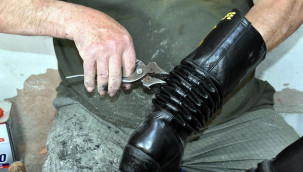 Elle yapan başka usta yok, ayda 8 çift çıkıyor