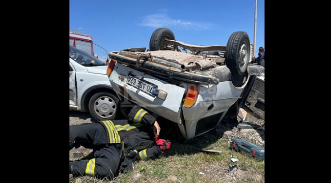 Karaman'da çarpışan otomobillerden biri ters döndü: 4 yaralı