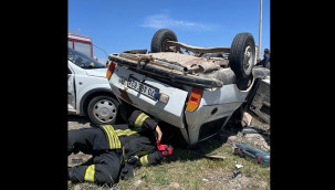 Karaman'da çarpışan otomobillerden biri ters döndü: 4 yaralı
