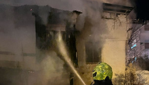 Mut'ta metruk bina kundaklandı