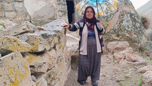 42 yıldır sattığı bez bebekler için 5 dil öğrendi