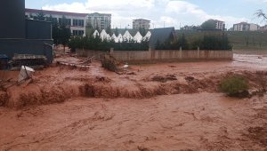 Kırıkkale'de sağanak taşkınlara neden oldu