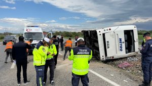 Konya'da yolcu otobüsü devrildi: 14 yaralı