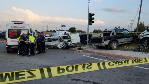 Otomobil ile kamyonet çarpıştı; karı- koca öldü, 4 yaralı