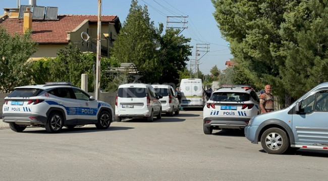 Annesi ve ablasını bıçaklayıp, kendi canına kıymak istedi