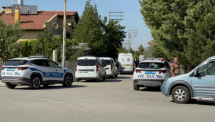 Annesi ve ablasını bıçaklayıp, kendi canına kıymak istedi