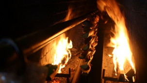 Bu kebap için kilometrelerce yol geliyorlar