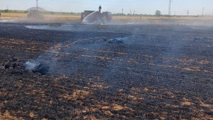 Karaman'da makinede başlayan yangın tarlaya sıçradı