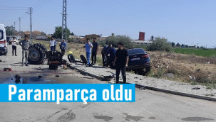Karaman'da otomobil ile çarpışan traktör paramparça oldu