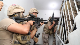 Erdemli'de fuhuş operasyonu: 22 gözaltı