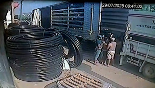 Manevra yapan kamyonet ile TIR'ın arasında sıkışan işçi öldü