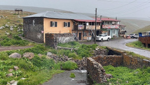 Temmuz ayı olmasına rağmen halen kış gibi soba yakıyorlar