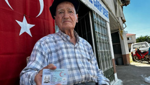 90 yaşındaki 'Garip Dede', yarım asırdır bakkal işletiyor