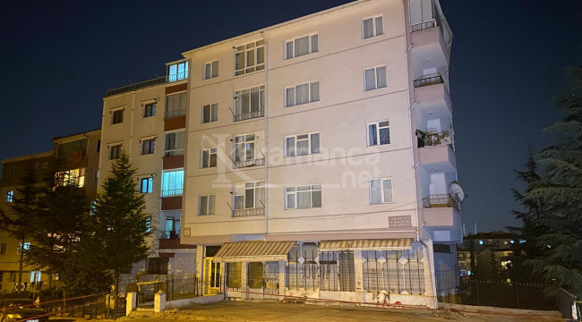 Çatlaklar oluşup, çatırdayan 8 katlı apartman tahliye edildi