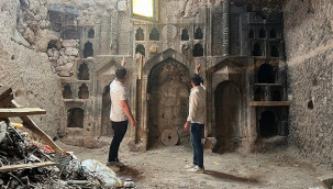 Kayadan oyma odunluk, 6 asırlık ibadethane çıktı