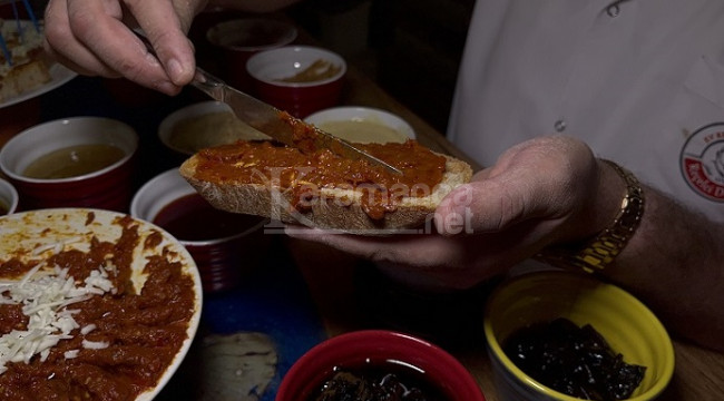 Balkan mutfağının vazgeçilmezi 'lütenitsa' burada üretiliyor