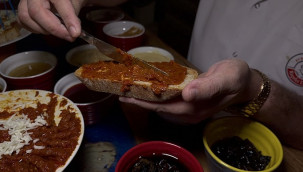 Balkan mutfağının vazgeçilmezi 'lütenitsa' burada üretiliyor