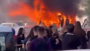 Erdemli'de öğrenci servisi yandı