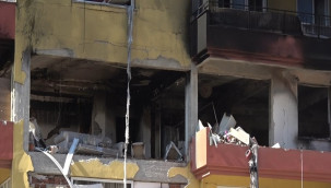 ''Evi de Kendimi de Yakacağım'' demişti, sevda krizinden bina yıkıldı