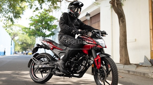 Kuralkan, Bajaj'ın yeni nesil motosiklet modelini Türkiye'ye getirdi