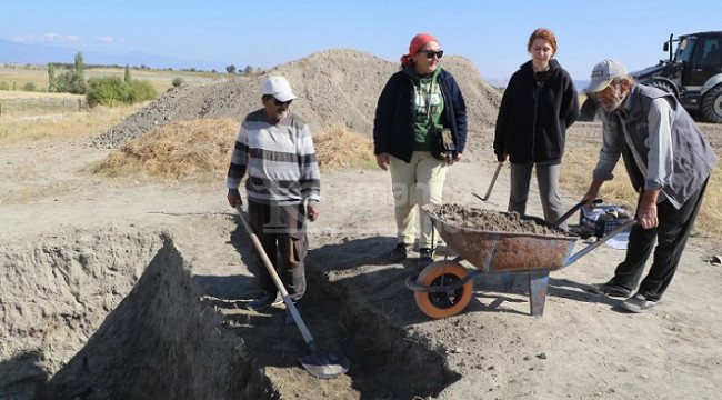 45 yılını kazı alanlarında geçirdi
