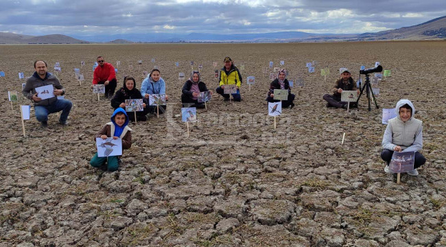 Çavuşçu Gölü'nde fotoğraflarla dikkat çektiler