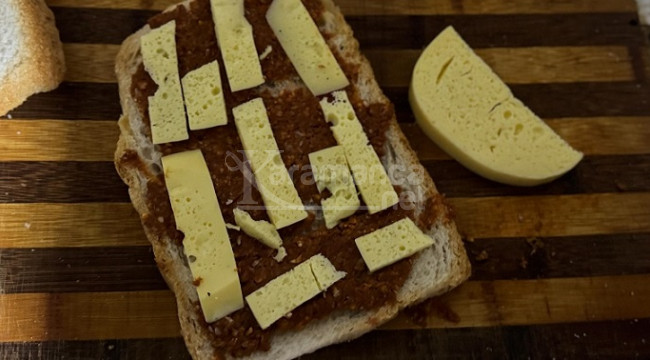 Özel yöntemle hazırlanan tost, kargoyla yurt dışına gönderiliyor