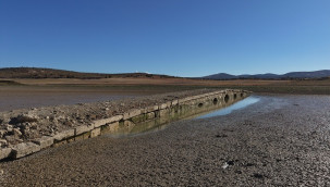 Çumra'da sular çekilince 11 gözlü köprü ortaya çıktı
