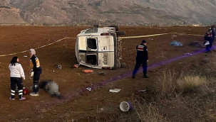 Devrilen minibüste 2 ölü, 7 yaralı