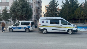 Eşini tabancayla bacağından vurdu