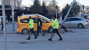 Kalp krizi geçirip, kaza yapan taksi şoförü öldü