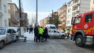Karaman'da otomobillerin çarpıştığı kazada 2 ağır yaralı