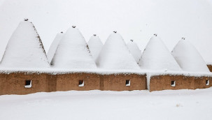 Konik kubbeli evler karla kaplanınca, güzel görüntüler ortaya çıktı