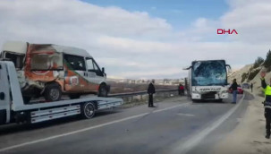 Otobüsle minibüs çarpıştı: 2 yaralı