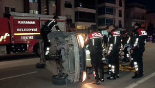 Park halindeki otomobile çarpıp takla atan araçta mahsur kaldı