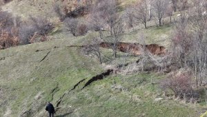 Heyelan yaşanan köyde detaylı inceleme, tahliye gündemde