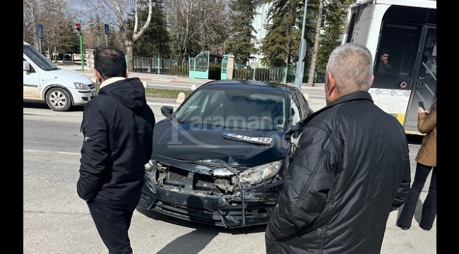 Karaman'da iki otomobil kavşakta çarpıştı