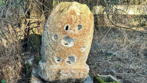 2 asırlık 19 delikli taş çalındı