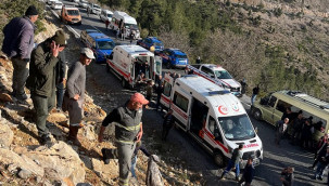 70 plakalı minibüs uçuruma yuvarlandı: 3 ölü, 11 yaralı