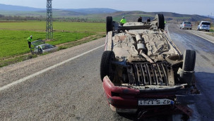 Ilgın'da 2 otomobil çarpıştı: 6 yaralı