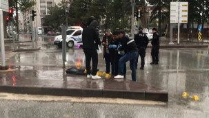 Çaldıkları para ve altınları kaza yaptıkları yerde bırakıp kaçtılar