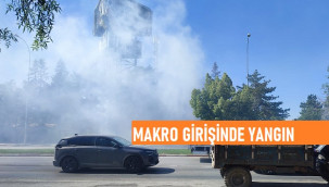 Eski Makro AVM girişinde yangın