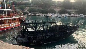 Narlıkuyu'da 6 tekne, yangında kullanılamaz hale geldi