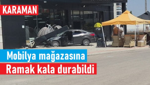 Kontrolden çıkan otomobil mobilya mağazasına dalıyordu