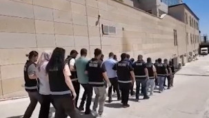 Her şey mektupla başladı, 6 tutuklama