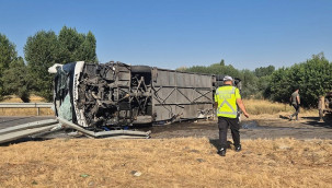 Yolcu otobüsü devrildi: 22 yaralı