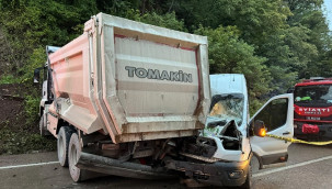 Minibüs kamyonla çarpıştı: 1 ölü 23 yaralı
