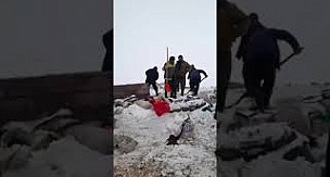 Karaman'da şiddetli fırtına ağılın çatısını evin çatısına uçurdu